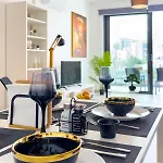 Sunset Balcony And Espresso Station Apartment