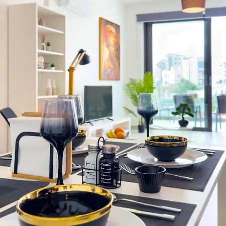 Sunset Balcony And Espresso Station Apartment