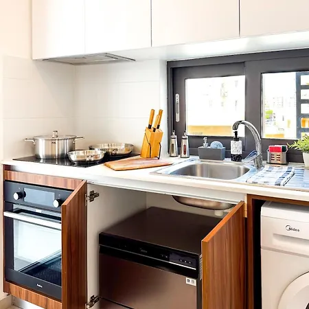 Sunset Balcony&espresso Station Appartamento Larnaca