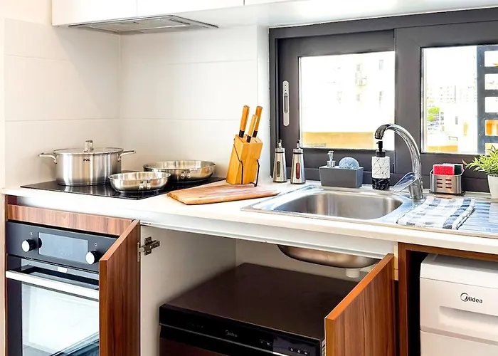 Sunset Balcony And Espresso Station Apartamento Larnaca